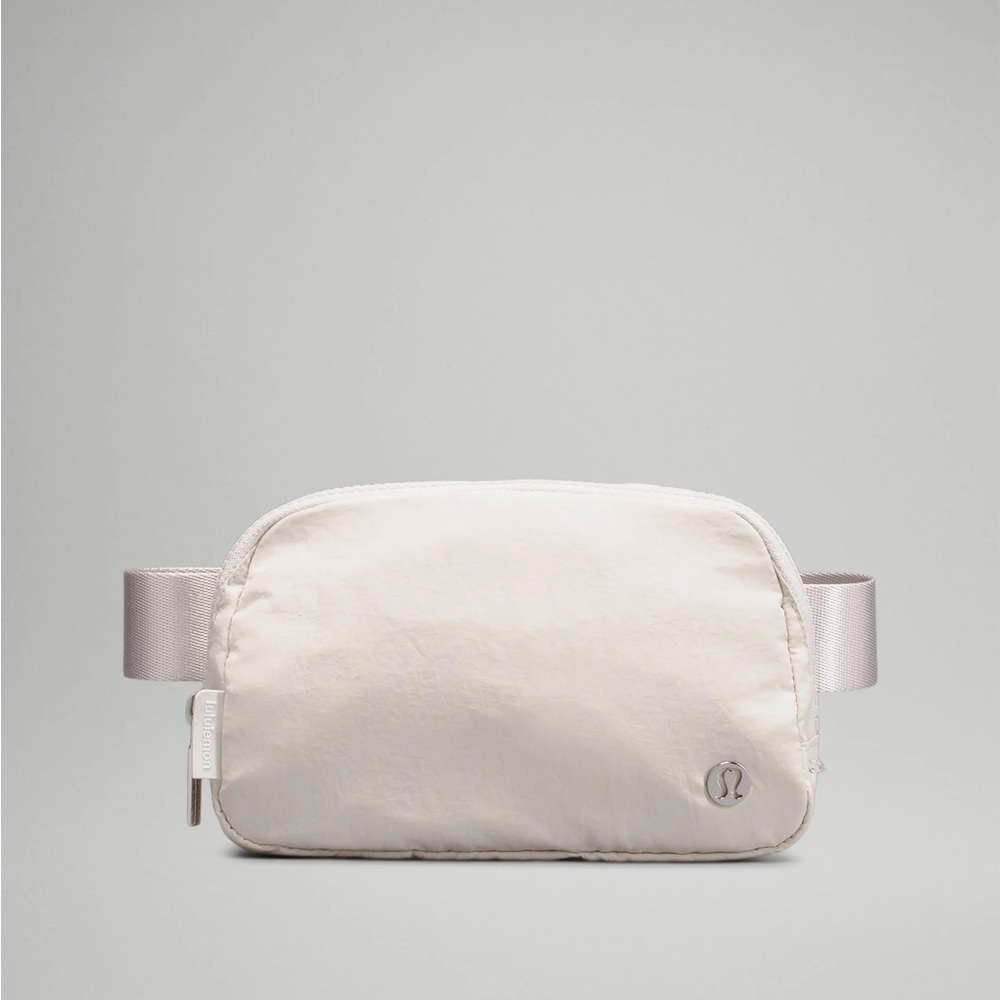 Everywhere Belt Bag White Opal